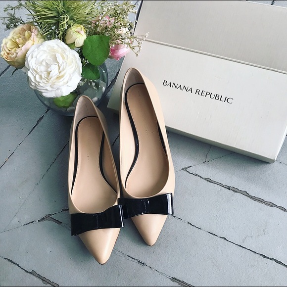 Banana Republic Shoes - FLASH SALE! 🌸Banana Republic Carter flats